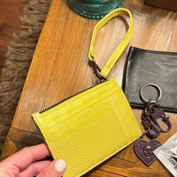 Yellow Leather Card Holder and Accessories - Picture 2 of 16